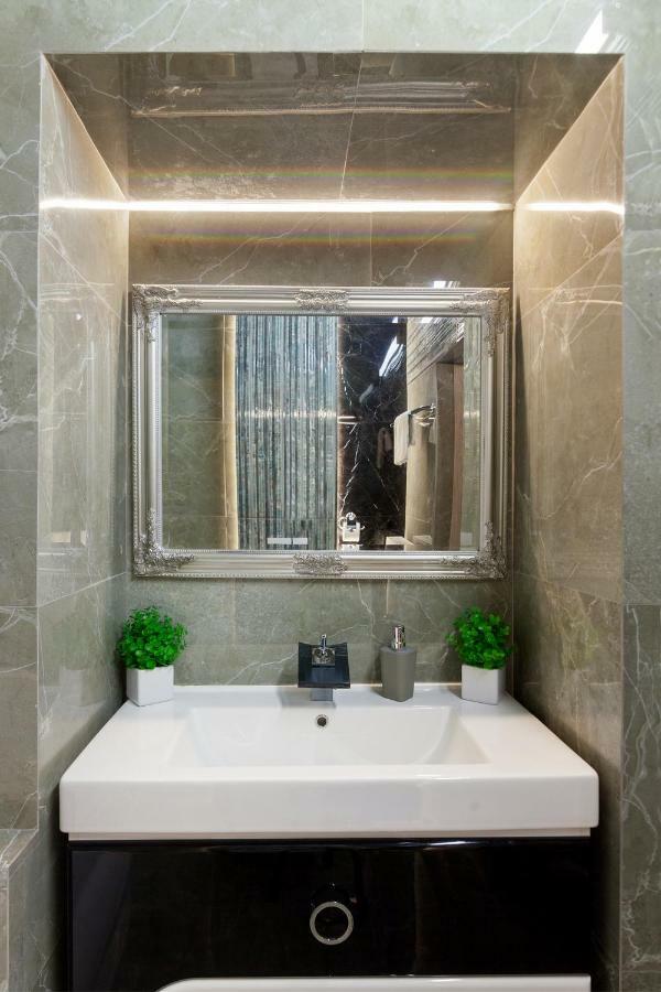 Delux Leopolli Apartments Near Shopping Mall Forum Lviv Dış mekan fotoğraf